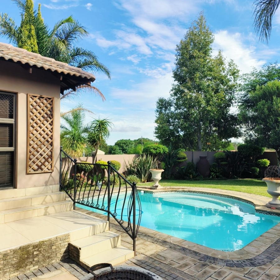 4 Bedroom Property for Sale in Wilkoppies North West